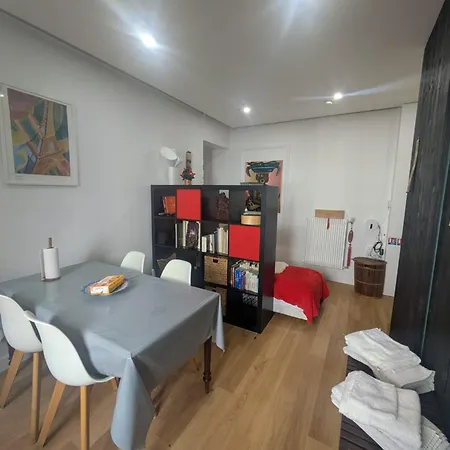 Charming - Famous Marais Neighborhood Apartament *